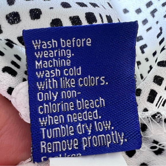 Apt. 9 Black and White Patterned Pleated Blouse - Picture 11 of 11